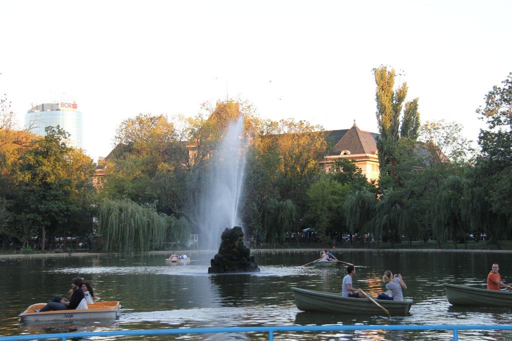 Central Park Букурещ Екстериор снимка