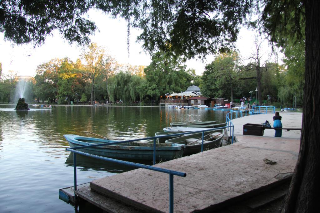 Central Park Букурещ Екстериор снимка